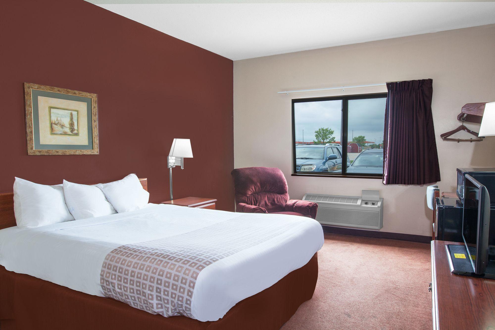 Super 8 By Wyndham Mason City Luaran gambar