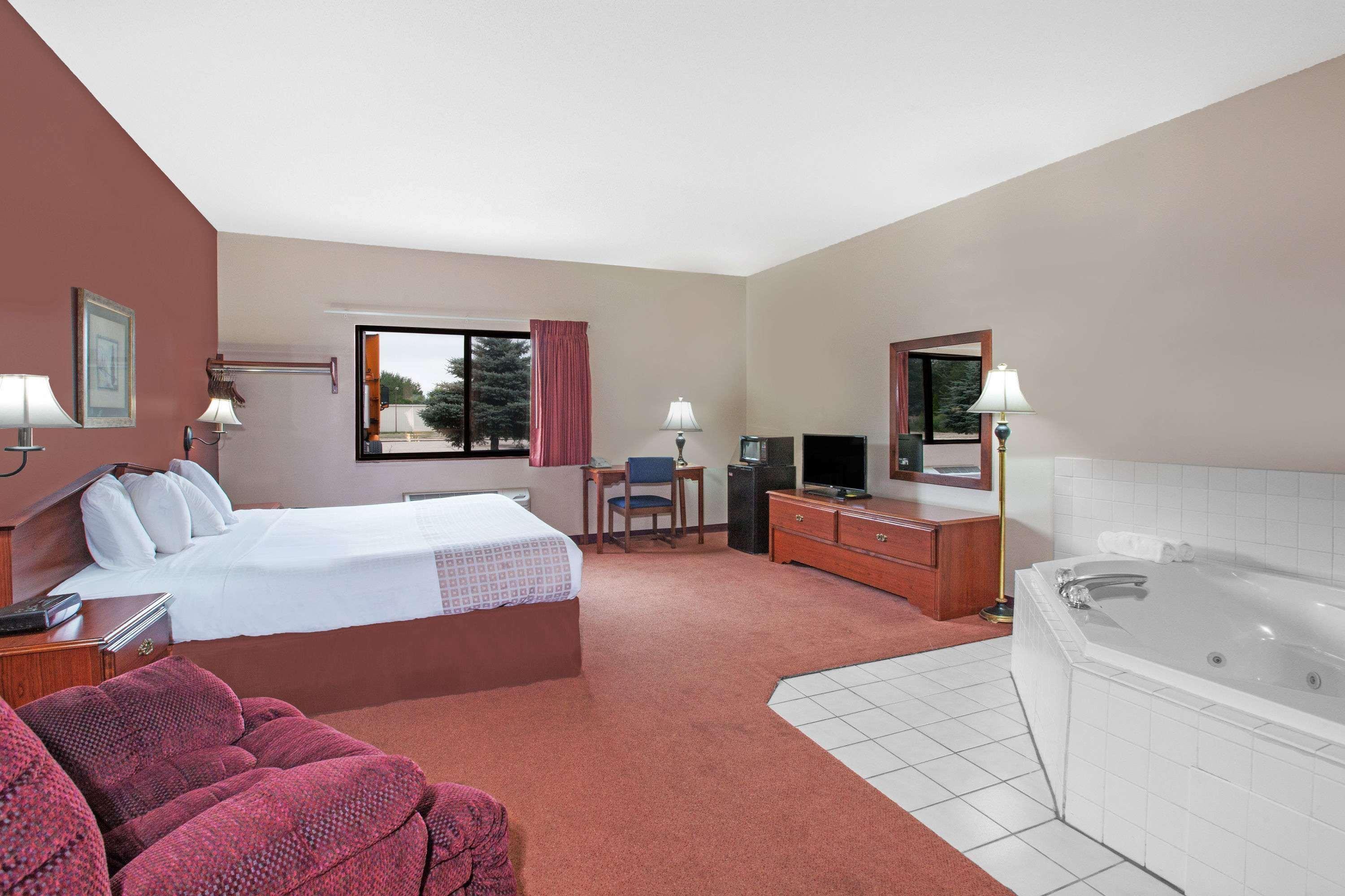 Super 8 By Wyndham Mason City Luaran gambar