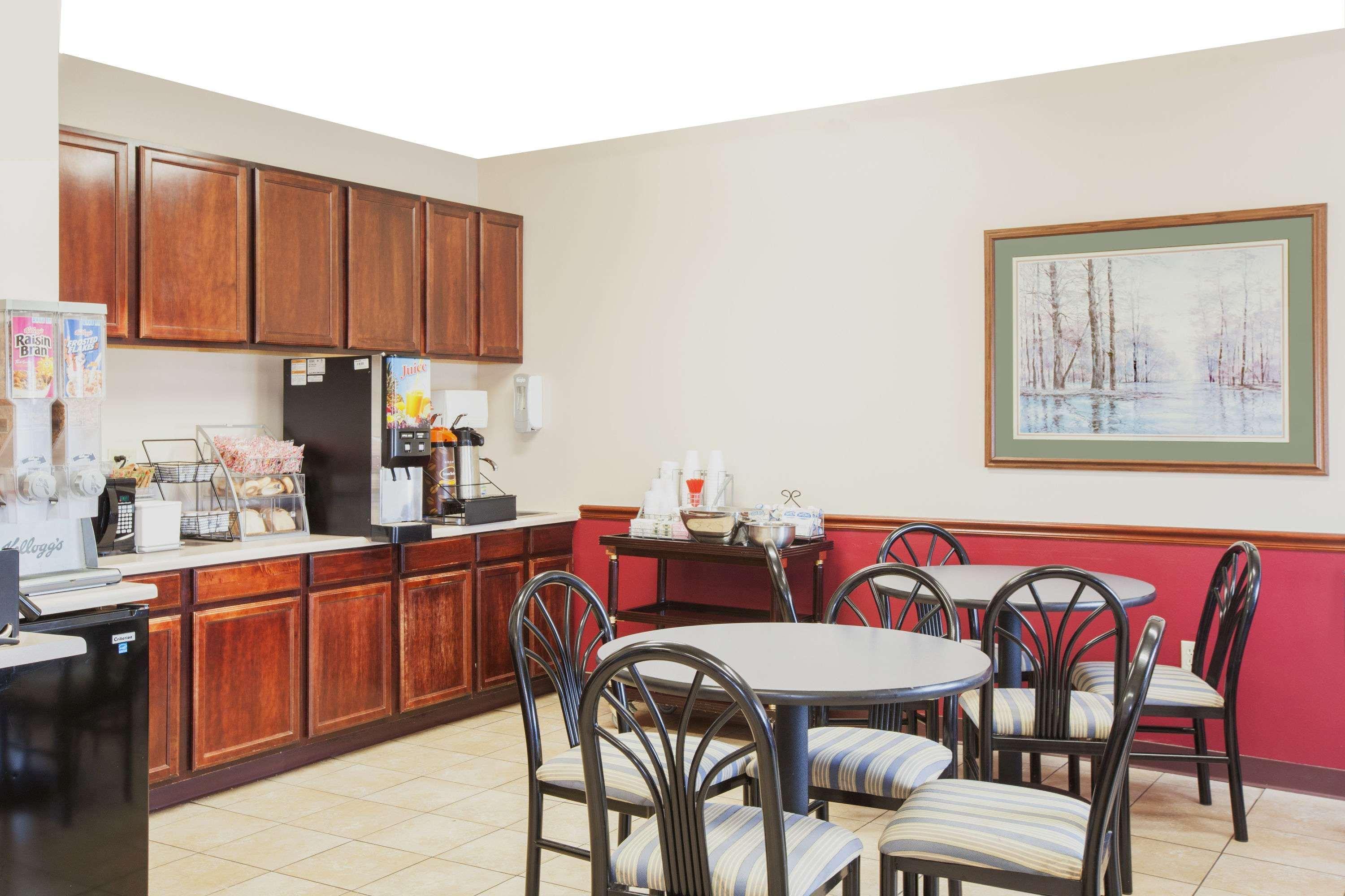 Super 8 By Wyndham Mason City Luaran gambar