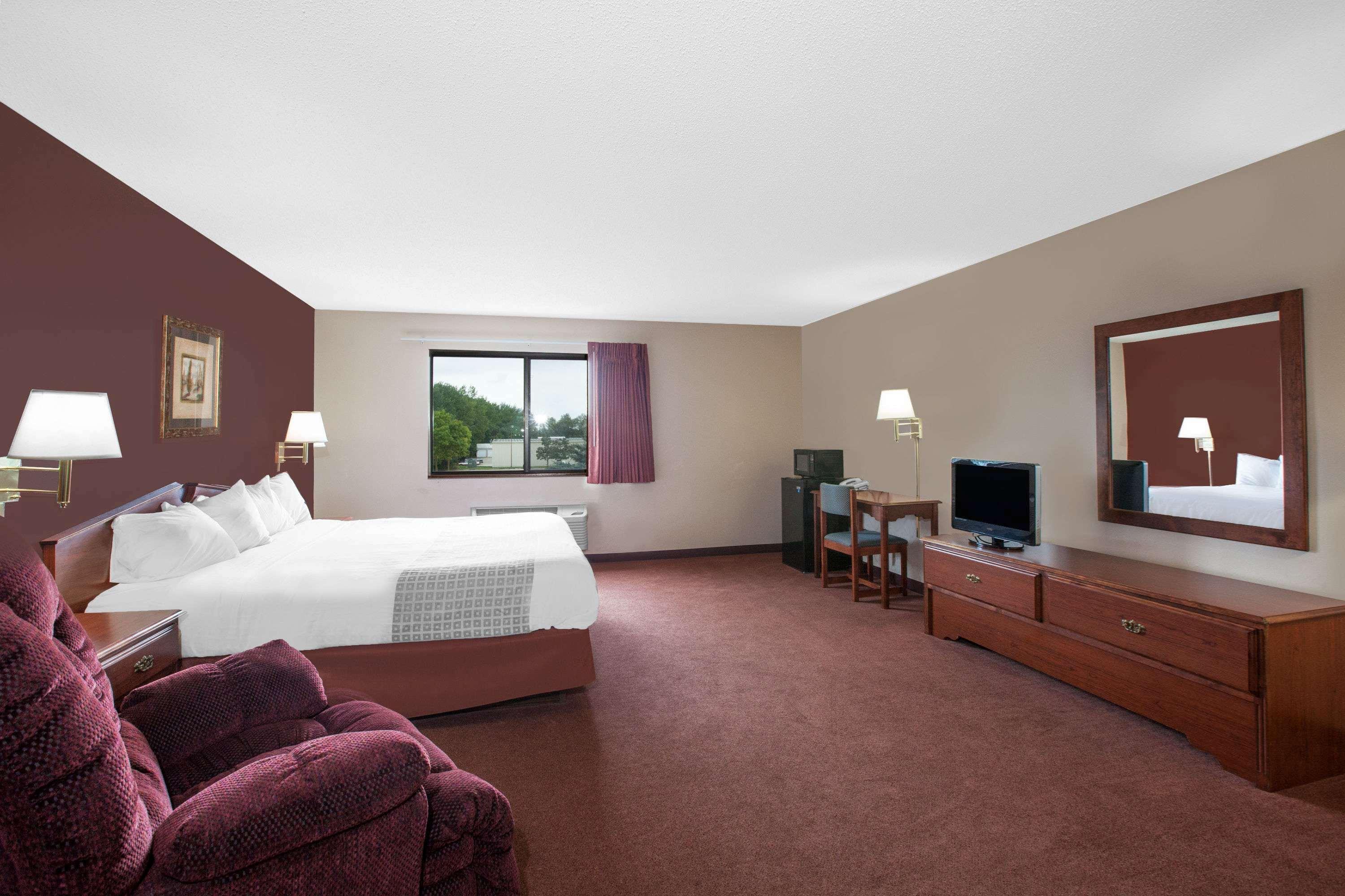 Super 8 By Wyndham Mason City Luaran gambar