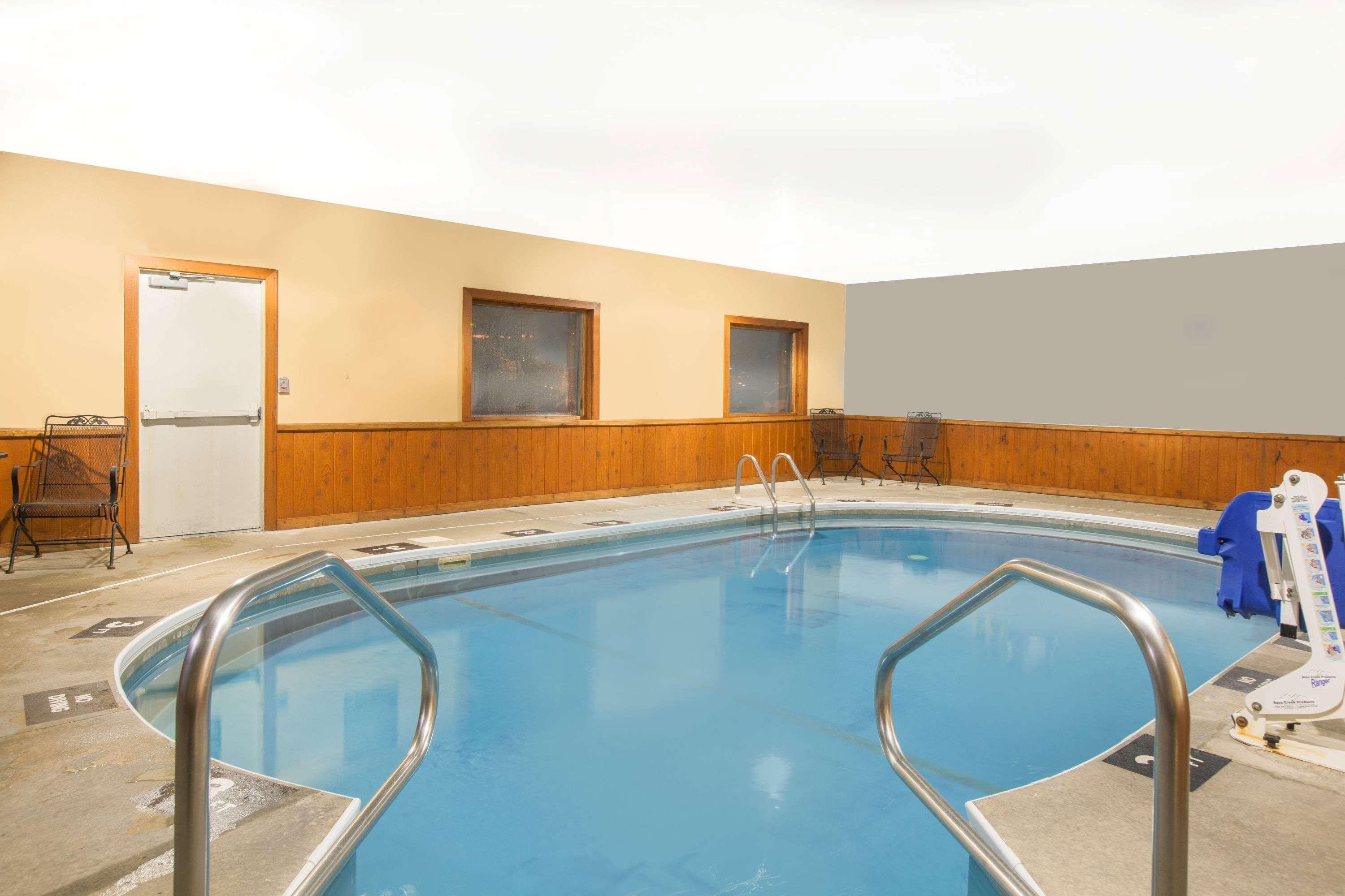 Super 8 By Wyndham Mason City Luaran gambar