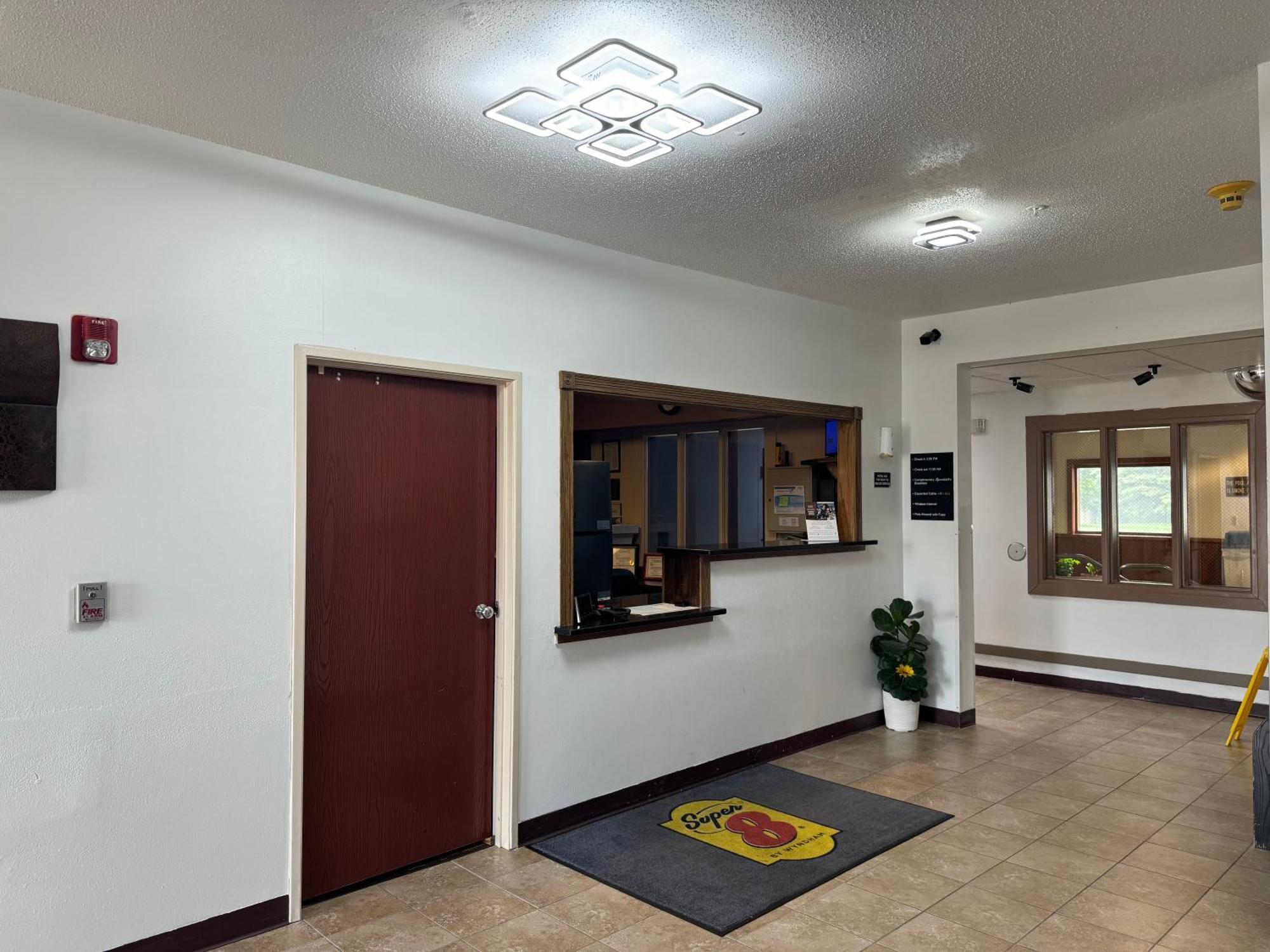 Super 8 By Wyndham Mason City Luaran gambar
