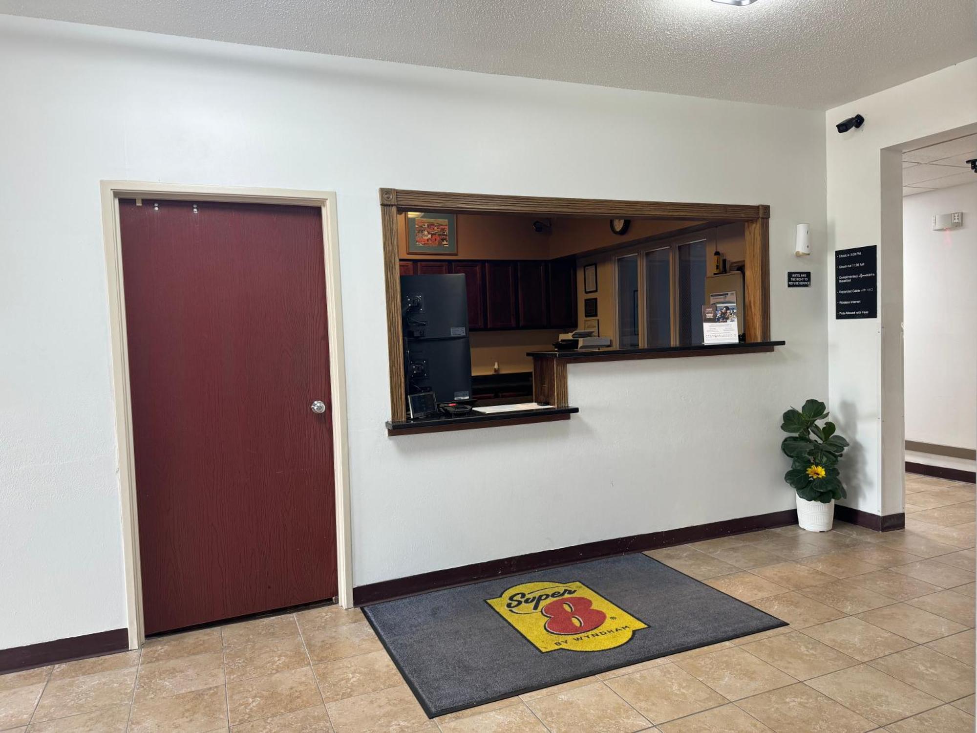 Super 8 By Wyndham Mason City Luaran gambar