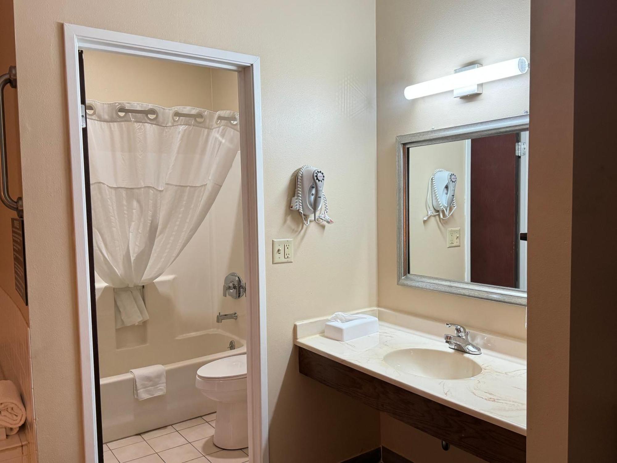 Super 8 By Wyndham Mason City Luaran gambar