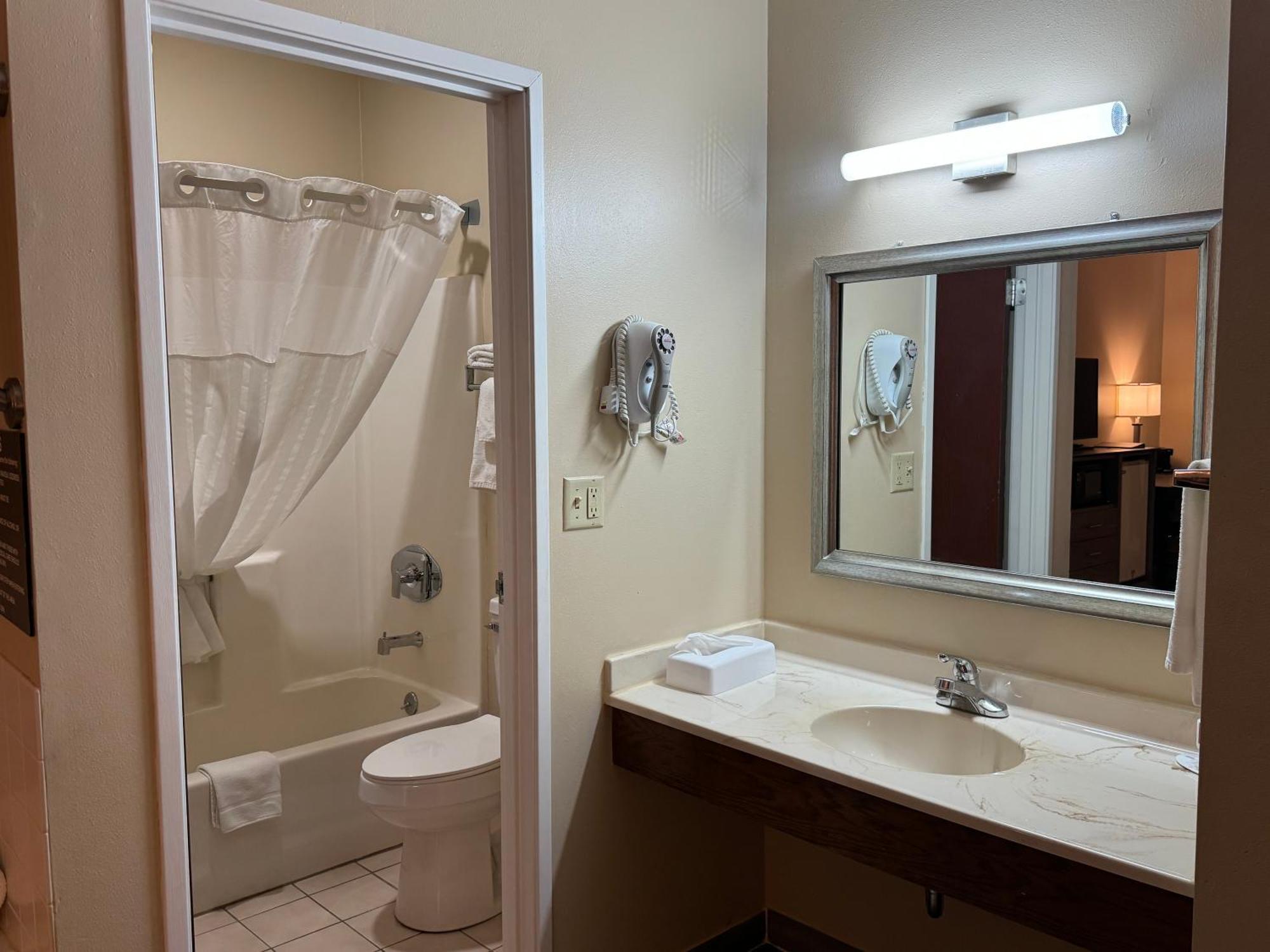 Super 8 By Wyndham Mason City Luaran gambar